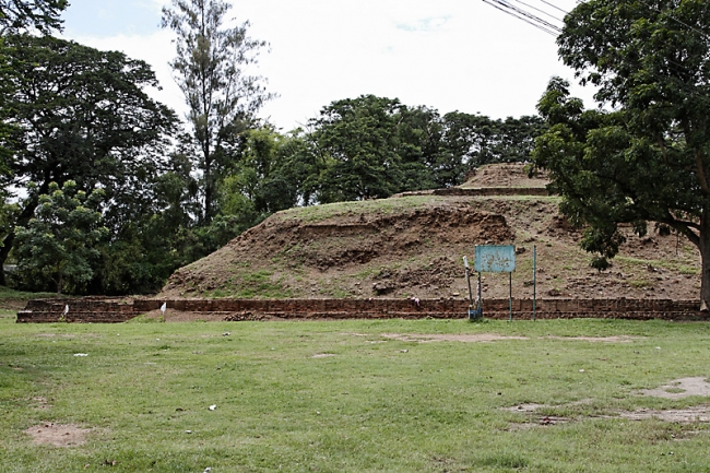 Uthong Chedi 1-001